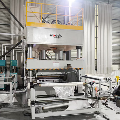 630噸PE防彈無緯布模壓液壓機