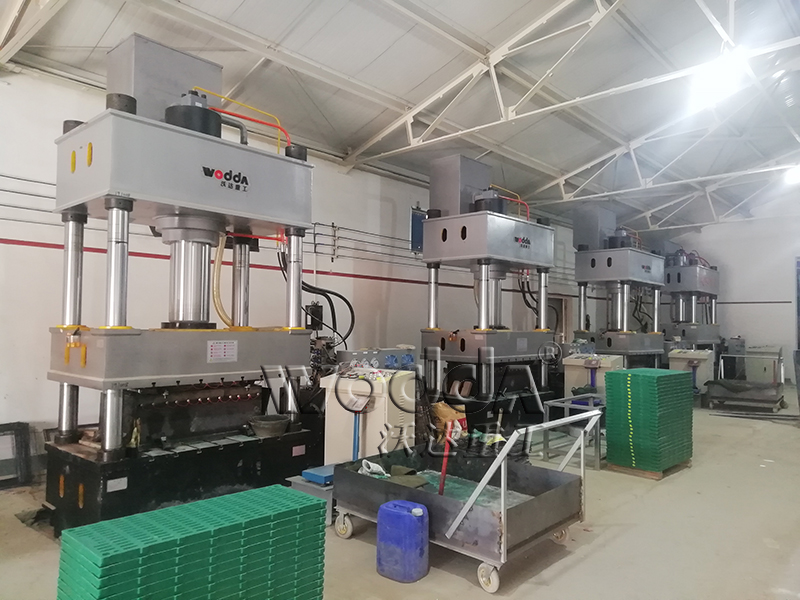 630噸漏糞板液壓機(jī) 630噸漏糞板液壓機(jī)