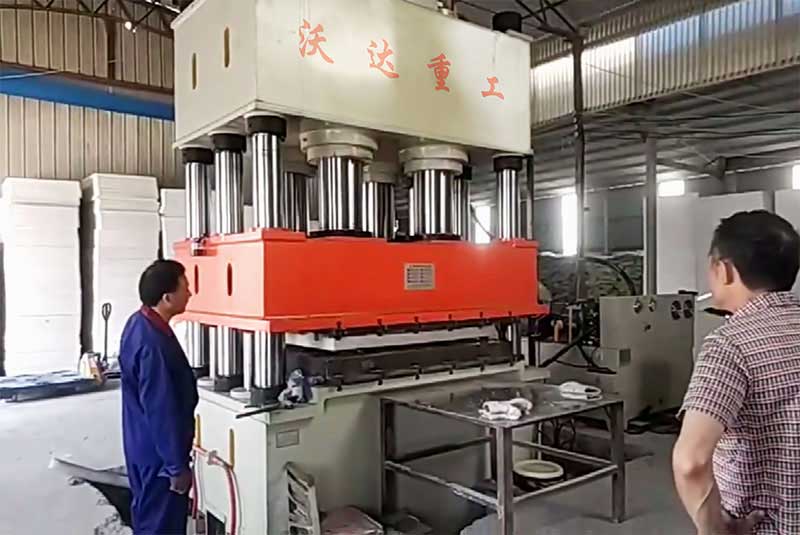 2000噸壓濾機(jī)濾板成型液壓機(jī) 2000噸壓濾機(jī)濾板成型液壓機(jī)