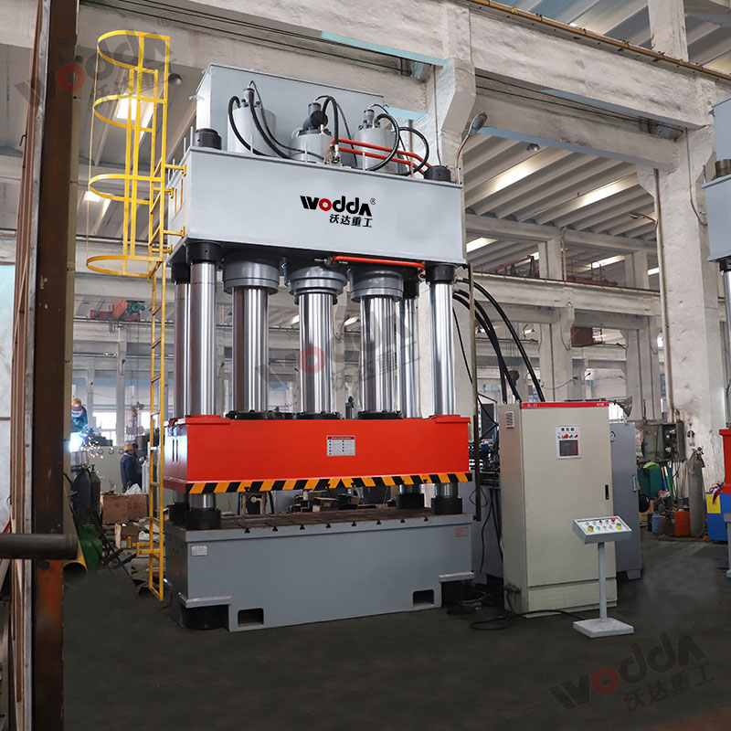 1000噸油壓機(jī) 1000噸油壓機(jī)