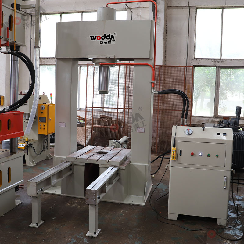 200噸龍門液壓機帶移動臺