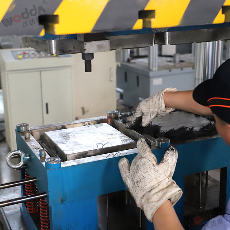 樹脂井蓋成型液壓機(jī)模具(圖1) 樹脂井蓋成型液壓機(jī)模具(圖1)