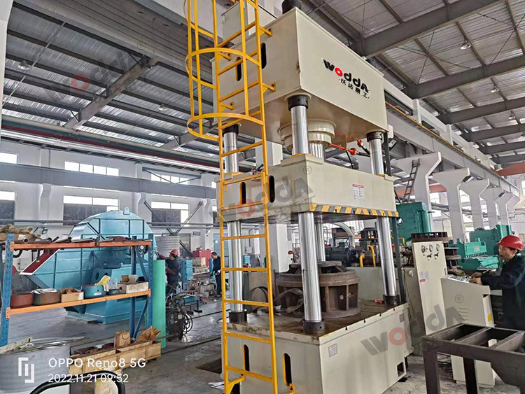 315噸汽車配件液壓機(jī)(圖2) 315噸汽車配件液壓機(jī)(圖2)