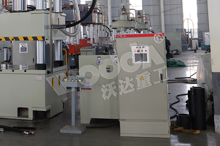 伺服500噸液壓機(動力柜) 伺服500噸液壓機(動力柜)