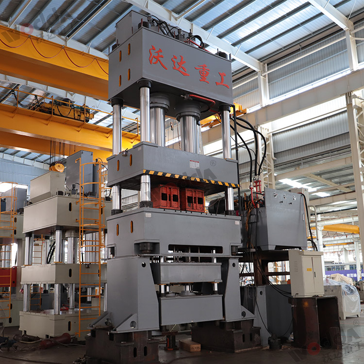 1000噸液壓墊(多頂桿)拉伸液壓機(jī) 1000噸液壓墊(多頂桿)拉伸液壓機(jī)