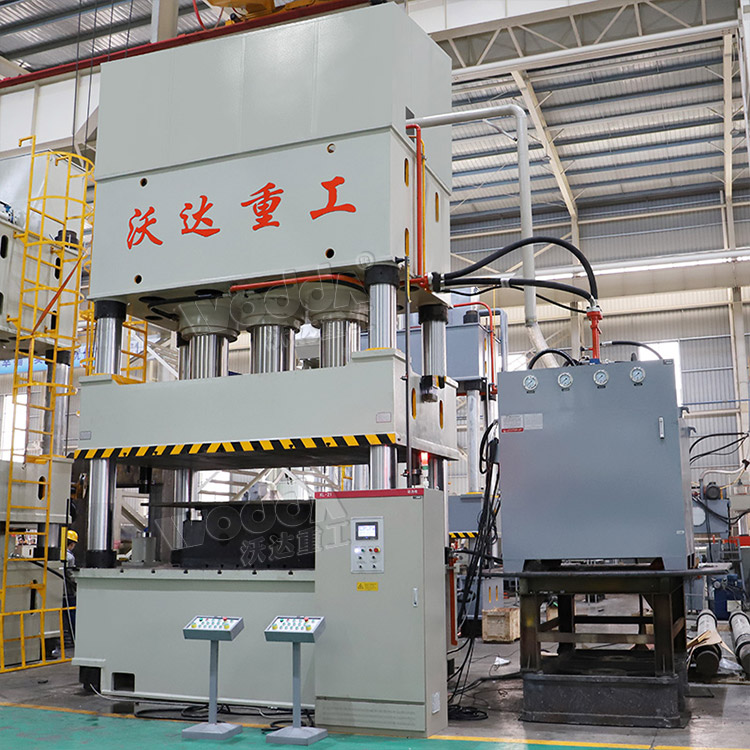 1500噸四柱液壓機(jī) 1500噸四柱液壓機(jī)