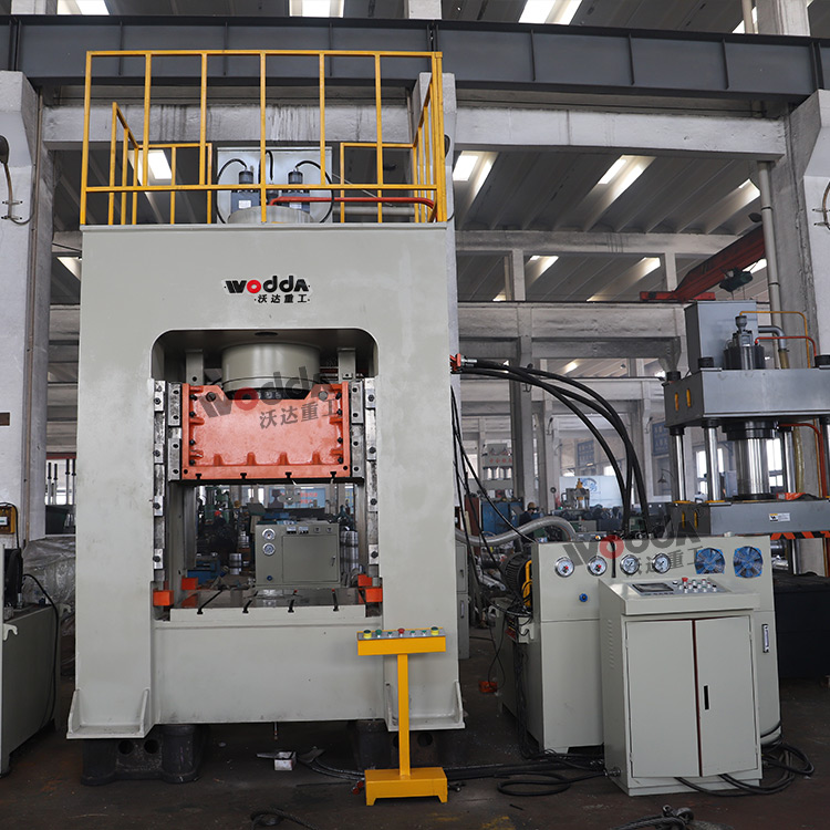 500噸框架式液壓機(jī) 500噸框架式液壓機(jī)