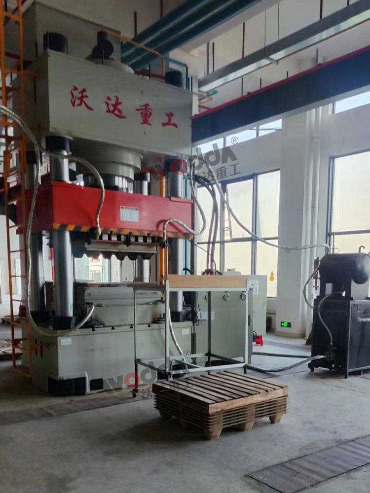 1000噸木屑托盤(pán)液壓機(jī)客戶現(xiàn)場(chǎng) 1000噸木屑托盤(pán)液壓機(jī)客戶現(xiàn)場(chǎng)