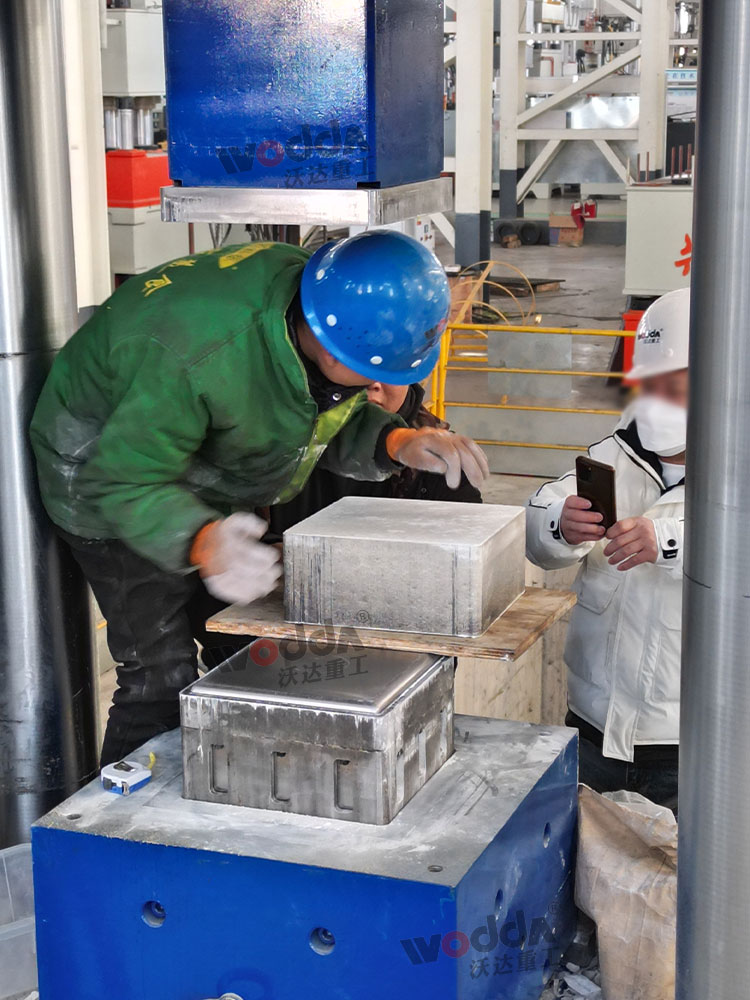 1000噸莫來石匣缽液壓機(jī)試機(jī)成功 1000噸莫來石匣缽液壓機(jī)試機(jī)成功