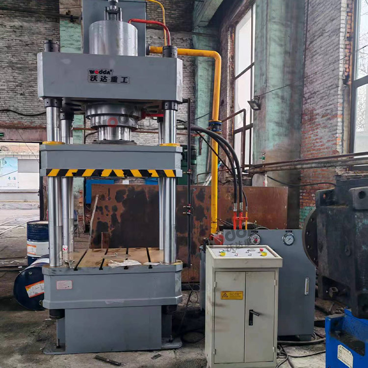 315噸鑄造四柱液壓機(jī)客戶現(xiàn)場