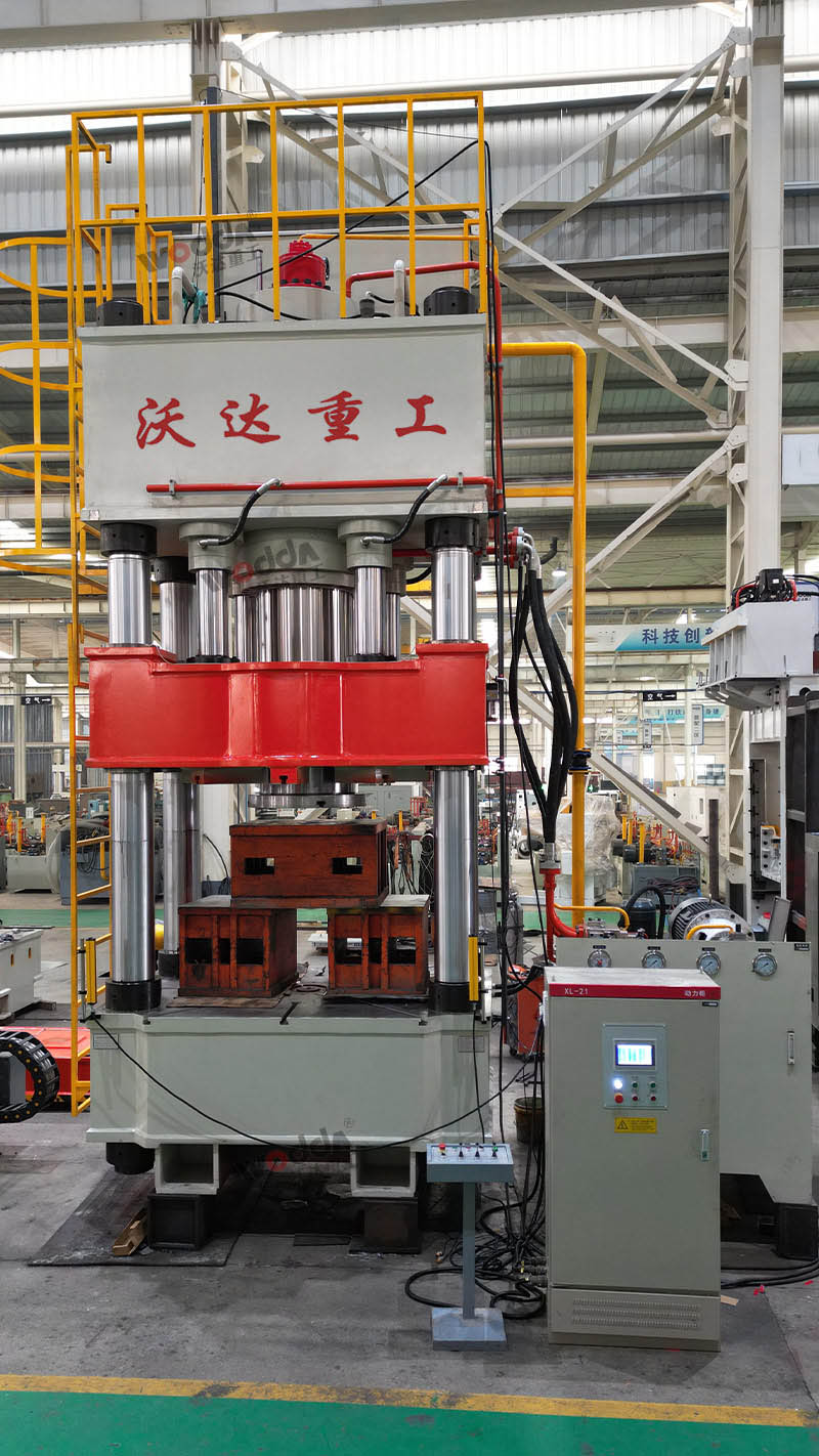 800噸封頭拉伸液壓機車間實物 800噸封頭拉伸液壓機車間實物