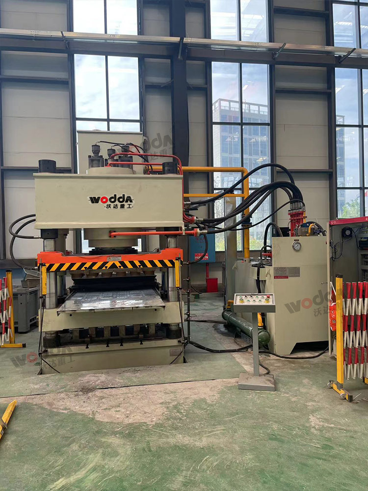 630噸四梁四柱液壓機(jī)客戶現(xiàn)場(chǎng) 630噸四梁四柱液壓機(jī)客戶現(xiàn)場(chǎng)