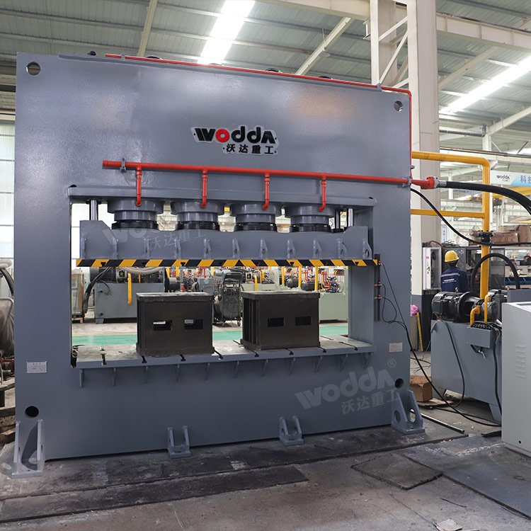 630噸龍門液壓機(jī) 630噸龍門液壓機(jī)