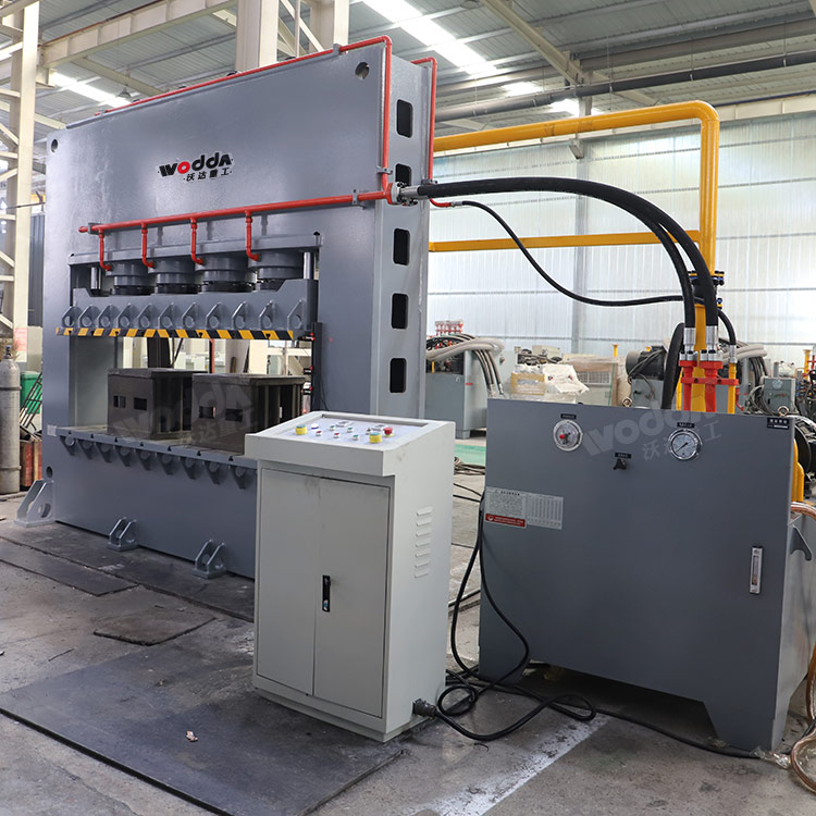 630噸龍門(mén)油壓機(jī) 630噸龍門(mén)油壓機(jī)