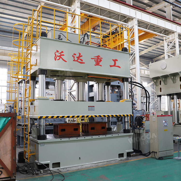 800噸三梁四柱液壓機(jī) 800噸三梁四柱液壓機(jī)