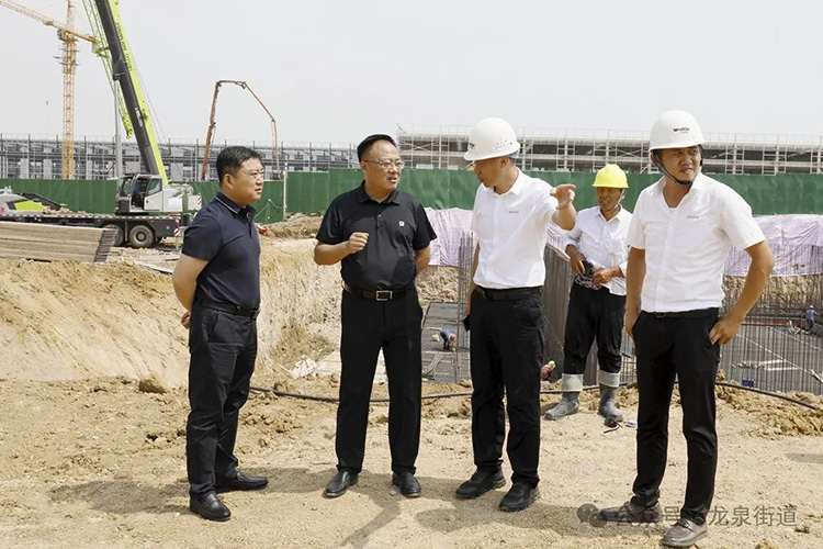 滕州市領(lǐng)導(dǎo)馬金安、崔波現(xiàn)場調(diào)研沃達重工智能精密伺服液壓沖床項目