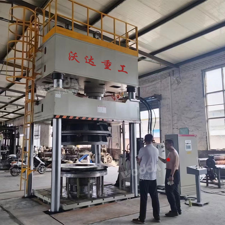 800噸鋁鍋拉伸液壓機(jī)現(xiàn)場 800噸鋁鍋拉伸液壓機(jī)現(xiàn)場