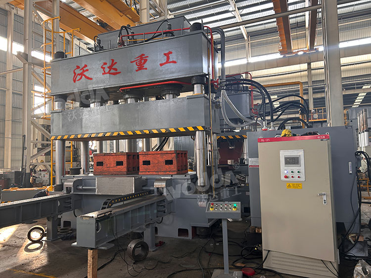 630噸四柱液壓機車間調(diào)試 630噸四柱液壓機車間調(diào)試