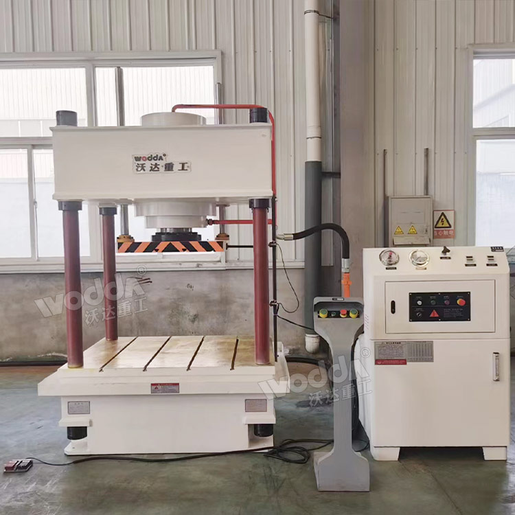 100噸二梁四柱液壓機(jī) 100噸二梁四柱液壓機(jī)