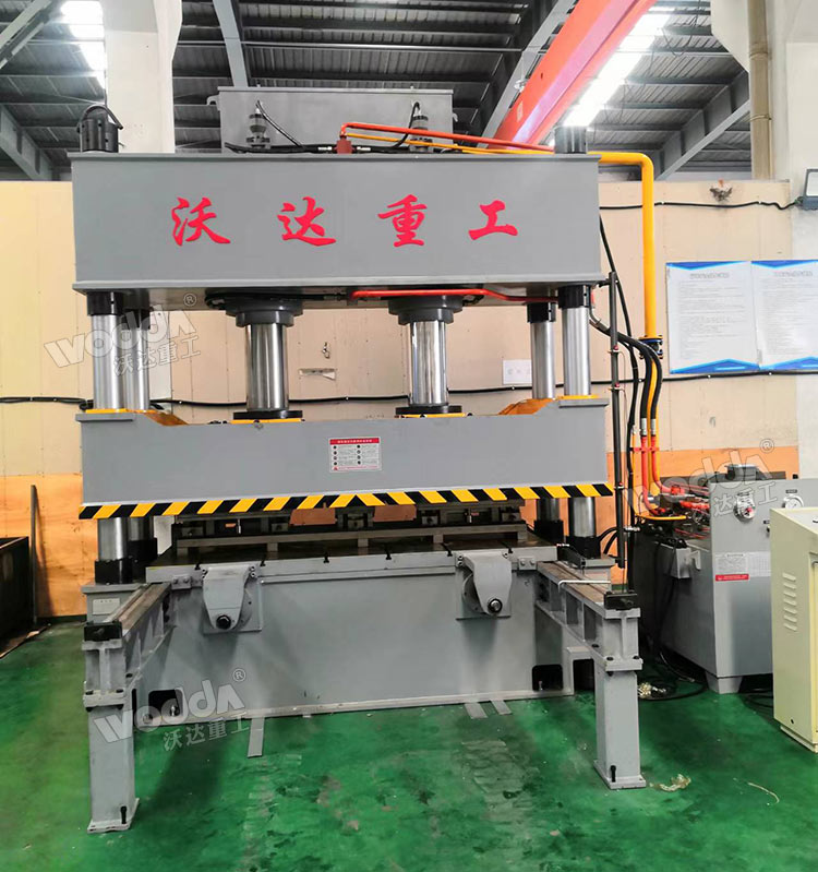 315噸鋁型材沖孔液壓機(jī)現(xiàn)場 315噸鋁型材沖孔液壓機(jī)現(xiàn)場