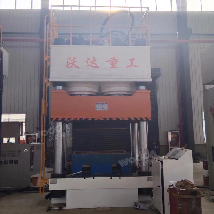 1600噸四柱液壓機(jī) 1600噸四柱液壓機(jī)