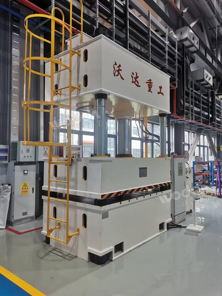 YQ32-400噸三梁四柱液壓機(jī) YQ32-400噸三梁四柱液壓機(jī)