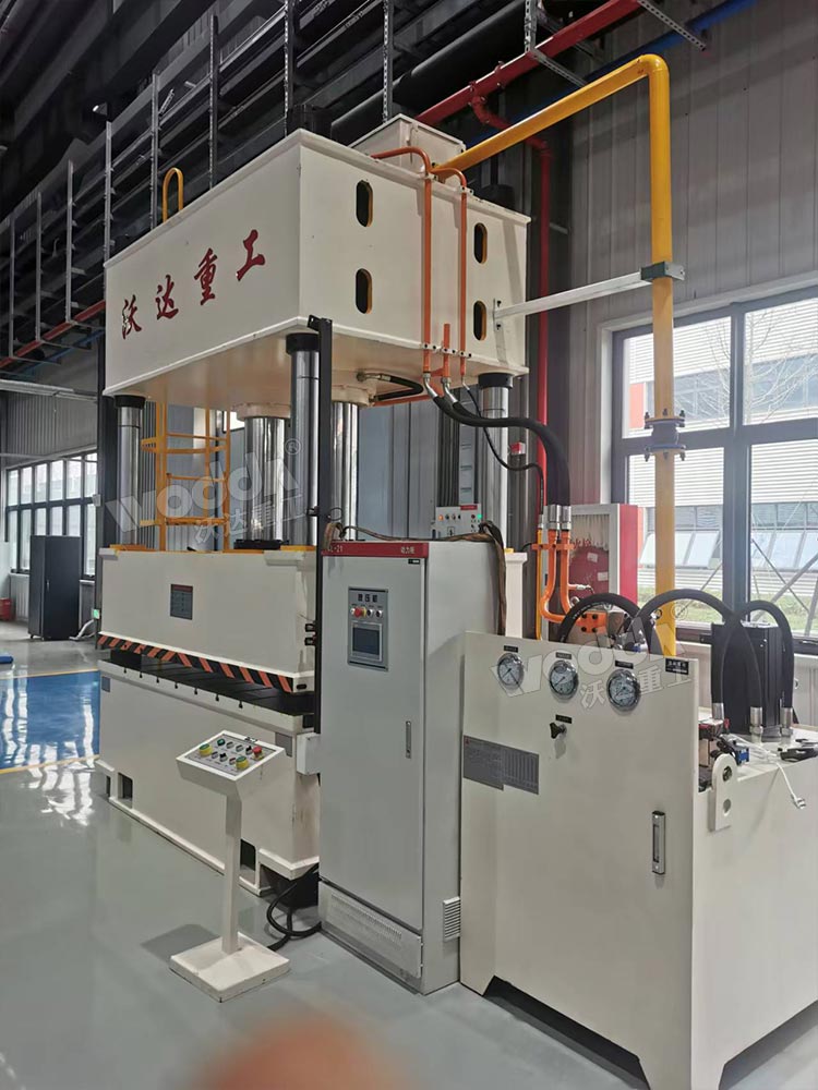 400噸三梁四柱液壓機(jī)現(xiàn)場調(diào)試 400噸三梁四柱液壓機(jī)現(xiàn)場調(diào)試