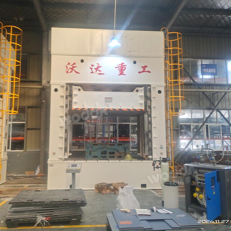 630噸框架式液壓機(jī) 630噸框架式液壓機(jī)