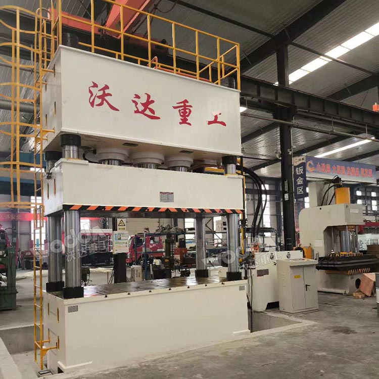 1000噸復(fù)合材料成型液壓機(jī) 1000噸復(fù)合材料成型液壓機(jī)