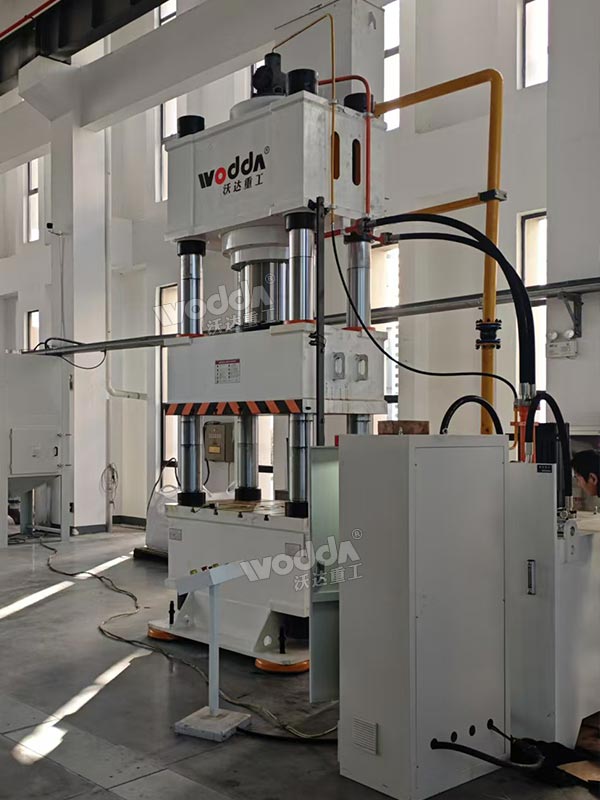 630噸伺服四柱液壓機(jī) 630噸伺服四柱液壓機(jī)