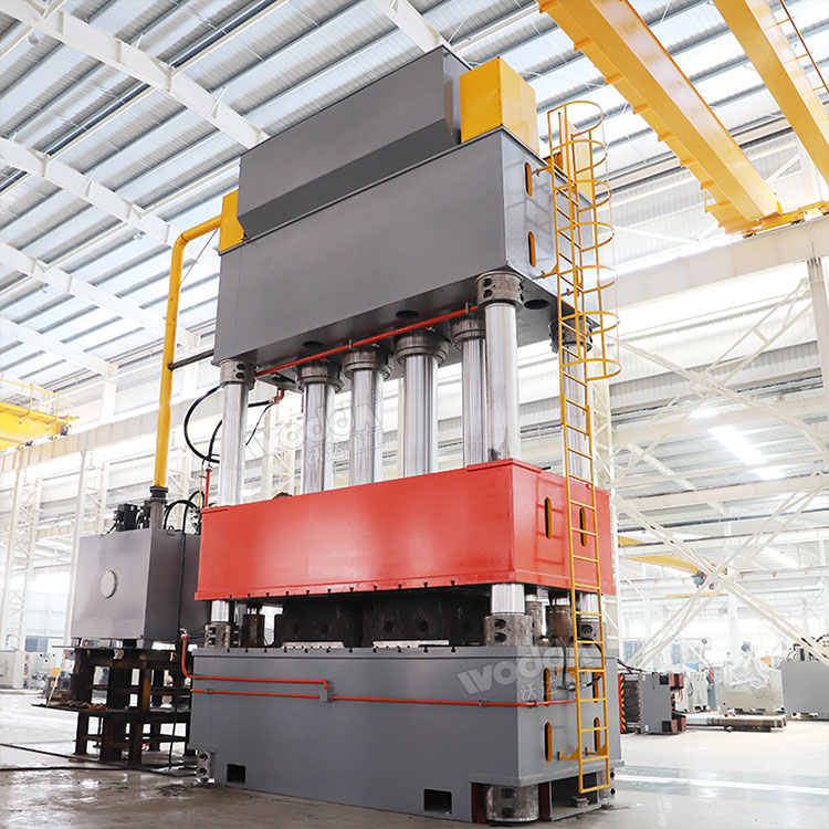 2500噸四柱液壓機(背面) 2500噸四柱液壓機(背面)