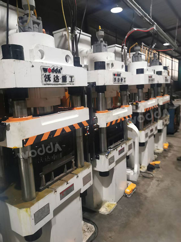 200噸熱鍛液壓機(jī) 200噸熱鍛液壓機(jī)