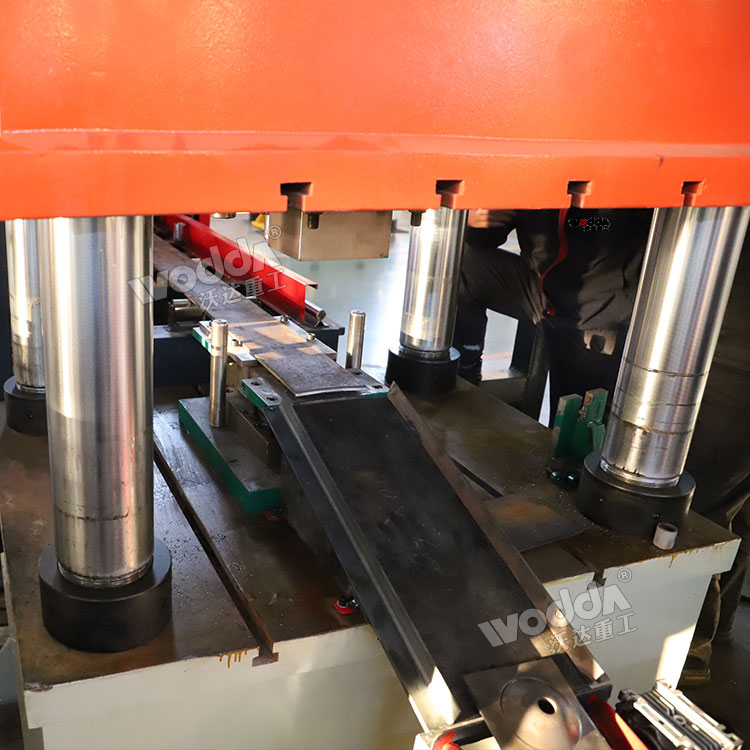 錨桿托盤液壓機(jī)細(xì)節(jié)1 錨桿托盤液壓機(jī)細(xì)節(jié)1