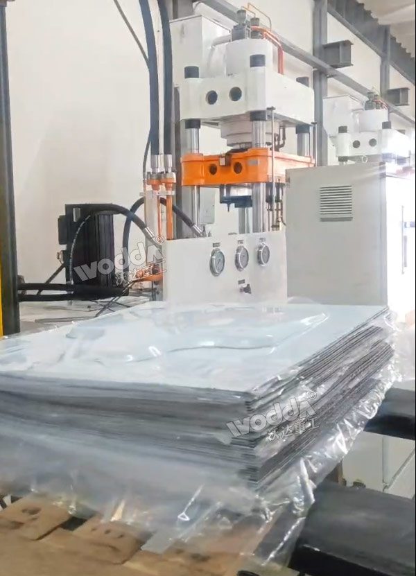 汽車(chē)發(fā)動(dòng)機(jī)護(hù)板