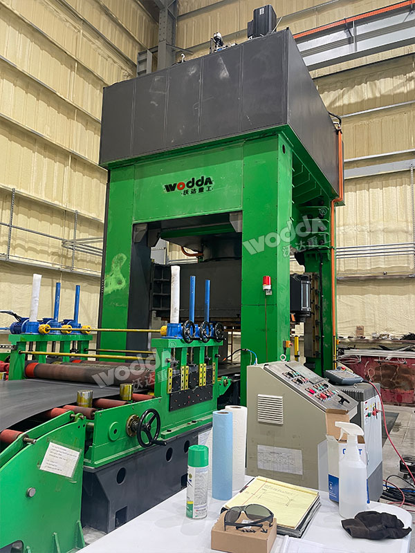 1000噸框架式液壓機(jī)現(xiàn)場(chǎng)試機(jī)