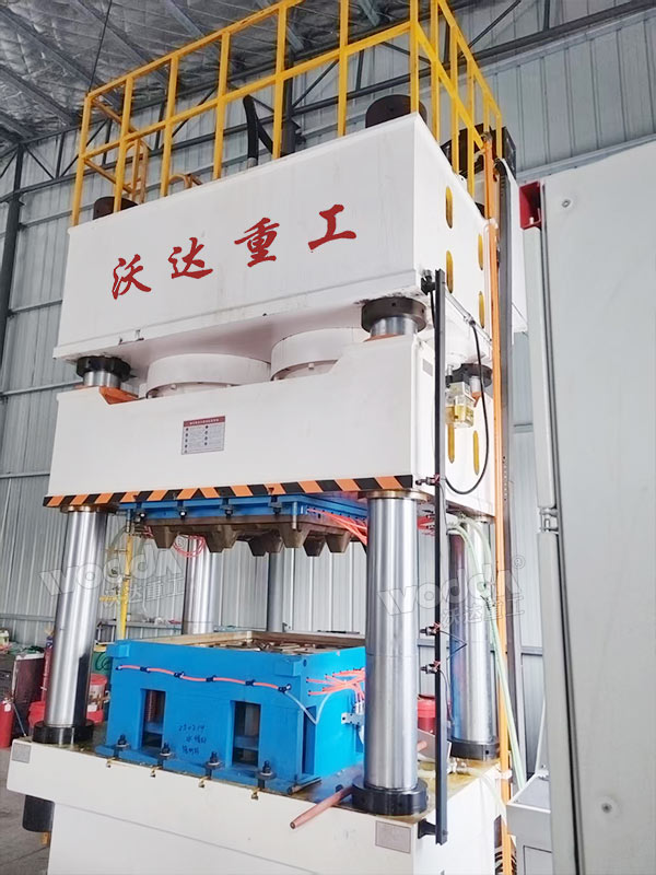 1600噸塑料托盤液壓機(jī)