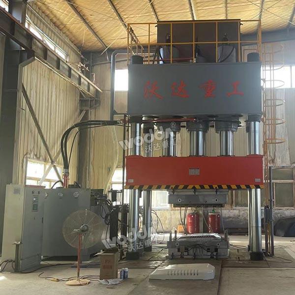 1500噸工程車覆蓋件模壓成型液壓機(jī) 1500噸工程車覆蓋件模壓成型液壓機(jī)