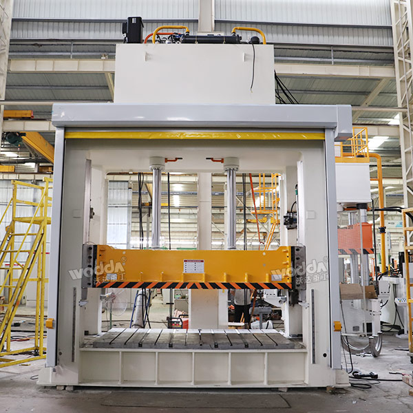 100噸汽車內(nèi)飾件成型液壓機