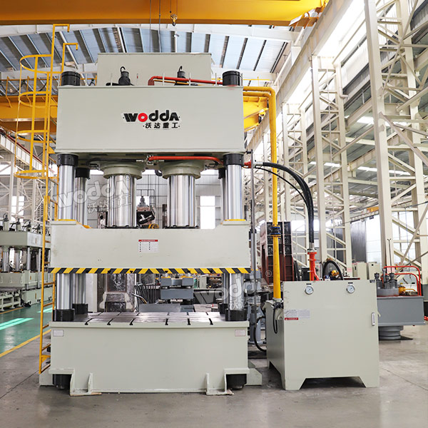 1000噸四柱油壓機(jī) 1000噸四柱油壓機(jī)