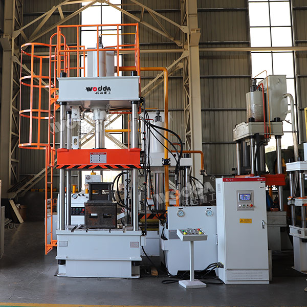 200噸四柱液壓機(jī) 200噸四柱液壓機(jī)