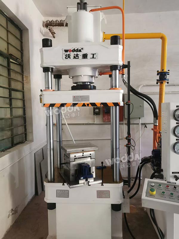 100噸四柱液壓機