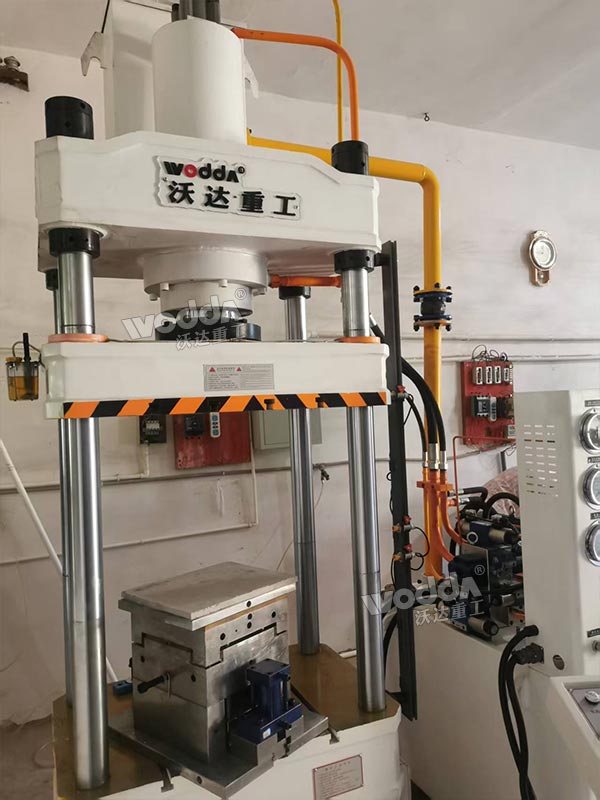 100噸四柱熱壓成型機