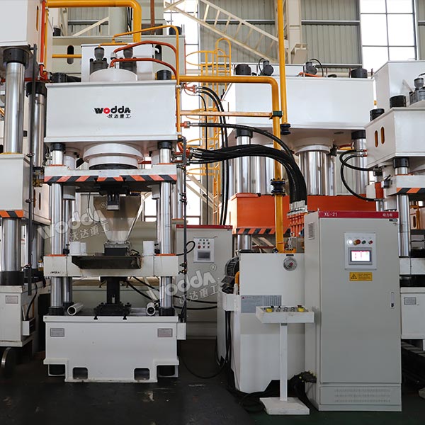 400噸液壓機(jī)(粉末壓制) 400噸液壓機(jī)(粉末壓制)