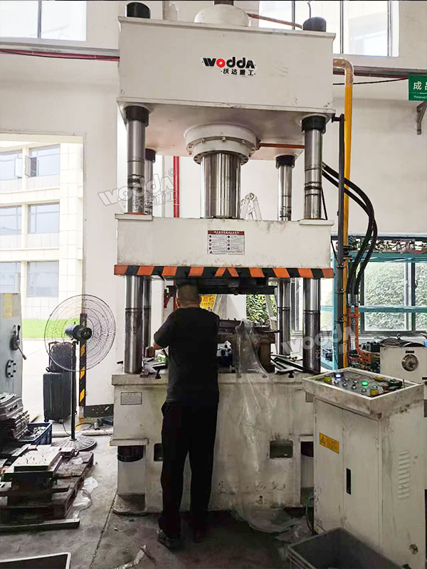 315噸四柱液壓機