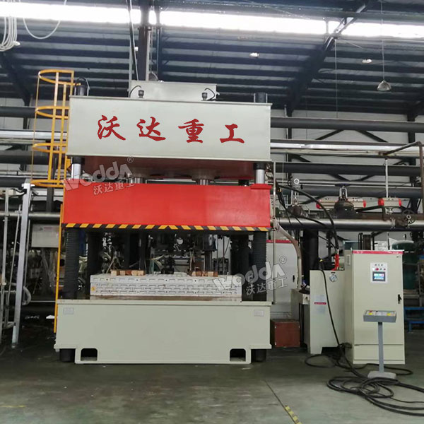 315噸四柱液壓機(jī)現(xiàn)場(chǎng)