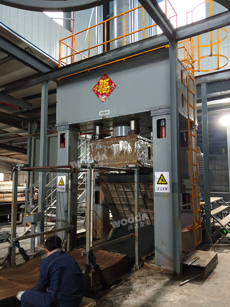 污泥壓榨機(jī)現(xiàn)場(chǎng).jpg 污泥壓榨機(jī)現(xiàn)場(chǎng).jpg