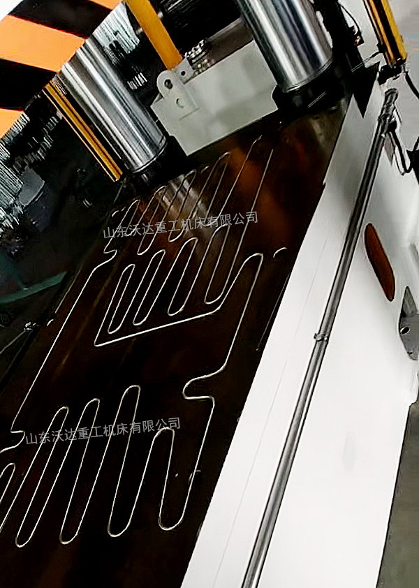 500噸四柱液壓機(jī)壓冷凝管 500噸四柱液壓機(jī)壓冷凝管