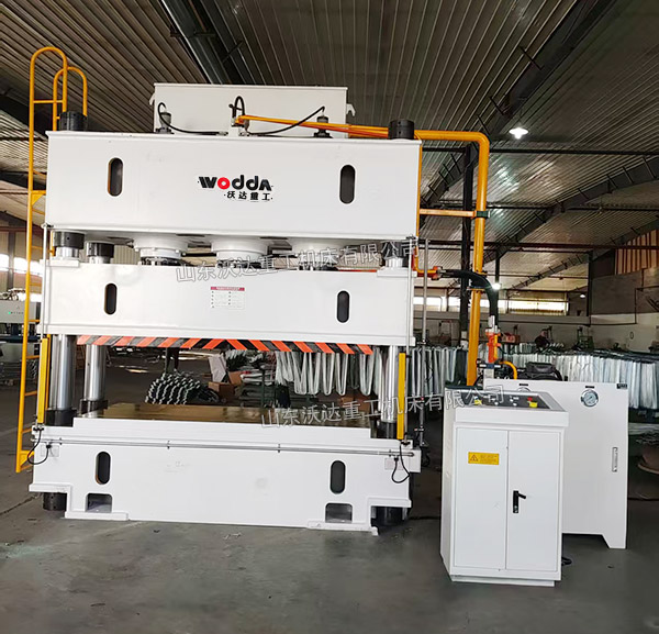 500噸制冷機(jī)冷凝管校平液壓機(jī)現(xiàn)場 500噸制冷機(jī)冷凝管校平液壓機(jī)現(xiàn)場