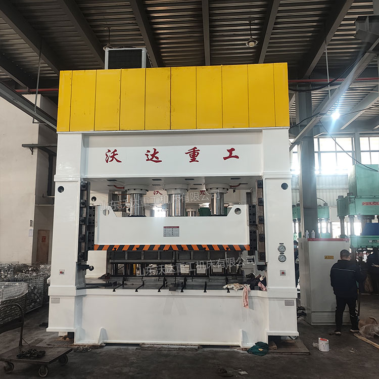 630噸汽車內(nèi)飾件成型液壓機(jī)現(xiàn)場(chǎng)