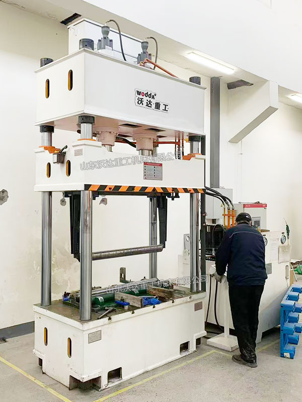 200噸四柱液壓機現(xiàn)場調(diào)試